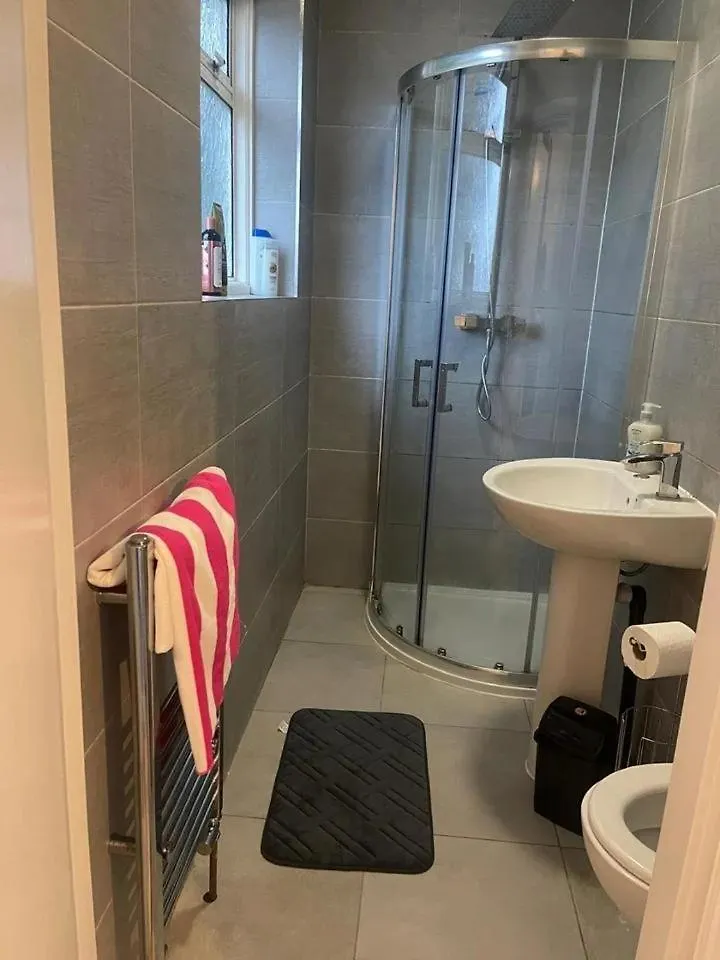 Apartment Hatch Lane Heathrow Harmondsworth